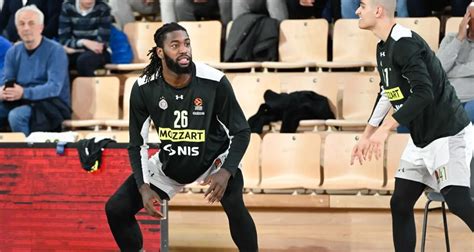 Equipe De France De Basket Un Pivot Forfait Pour Les Deux Premiers