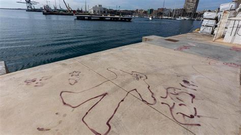 MUERTO PUERTO ALICANTE Un cadáver flotando en la dársena interior del