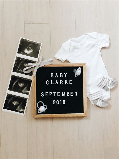 Pregnancy Announcement With Letter Board - LETTER CGW