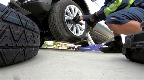 Volkswagen Tiguan Como Cambiar Una Llanta How To Change A Flat