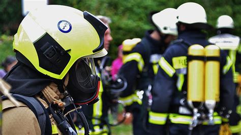 Neustadt An Der Aisch Brand Eines B Rotrakts Im Gewerbegebiet Kleinerlbach