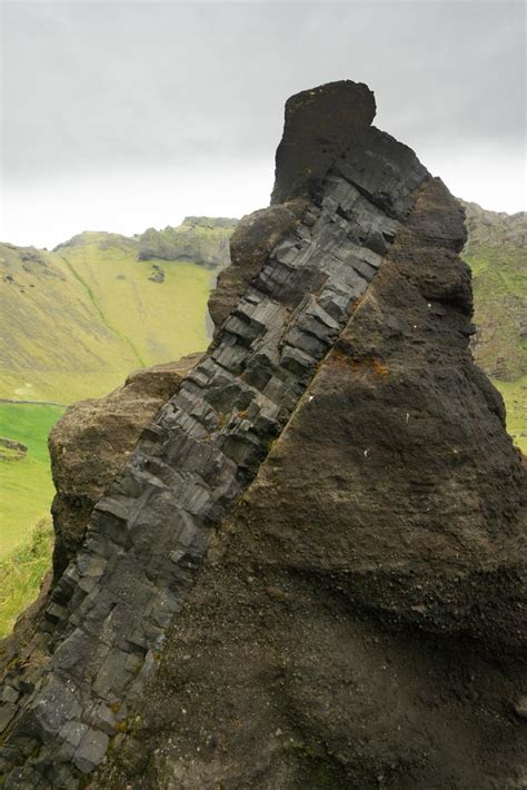 Basaltic dike intruding tephra, Iceland (vertical) – Geology Pics