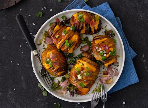 Plněné zapečené brambory Hasselback se slaninou a sýrem Prima Fresh