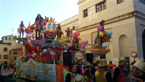 Verona Svela I Bozzetti Dei Carri Di Carnevale Per Il Venardi Gnocolar