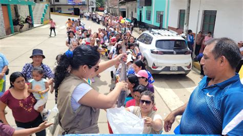 Comité de Damas del GORE beneficia con pescado a familias de Canchaque