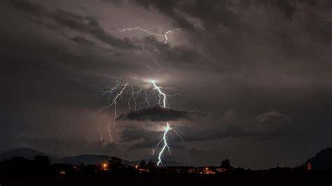 Lightning Strike Kills 4 Injures 1 In Jharkhand