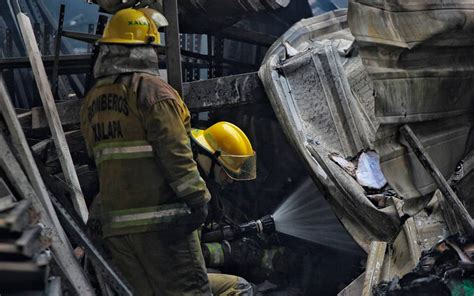 Cami N Se Incendia En La Carretera La Tinaja Paso Del Toro C Mo