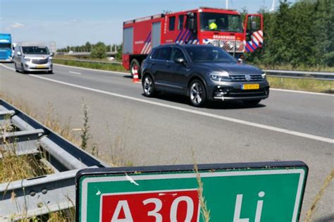 Flinke Rookontwikkeling Bij Bermbrand Langs Snelweg Rijksweg A12 In Ede