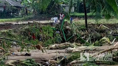 Jembatan Putus Pelajar Di Sukabumi Bertaruh Nyawa Seberangi Sungai Ke