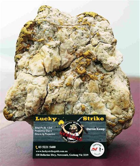 Amateur Gold Digger Finds Huge Nugget Worth 160 000 In Australia