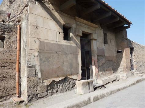 I 6 15 Pompeii October 2014 Looking East To Entrance On Vicolo Del