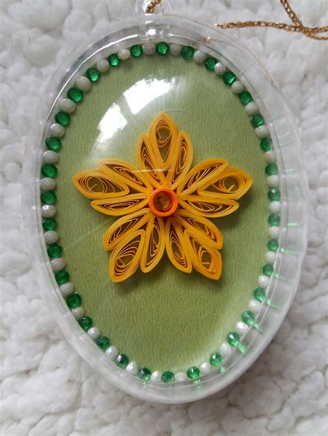 Quilling Eliza Sobkowiak Jajko z kwiatem wykonanym metodą quilling