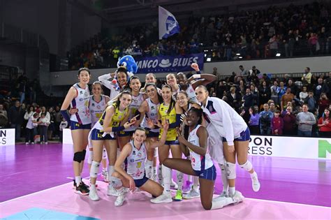 Ventunesima Vittoria Grande Baldoria La Savino Del Bene Volley Vince