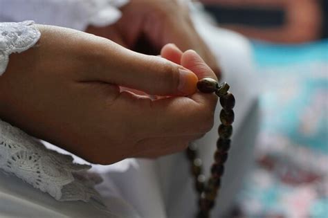 Premium Photo Close Up Of Woman Holding Prayer Beads