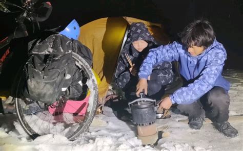 女朋友跟我骑自行车去西藏，断粮被困折多山，天寒地冻只能吃泡面 周和婷的旅行 周和婷的旅行 哔哩哔哩视频