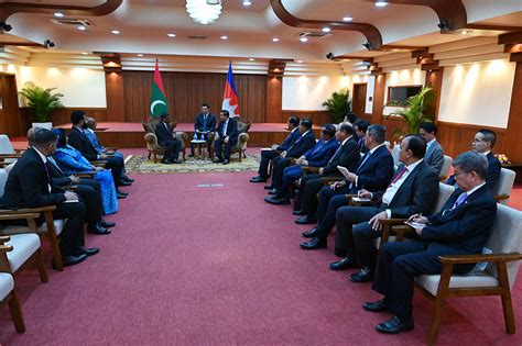 Maldivian Chief Justice Pays A Courtesy Call On Cambodian Pm