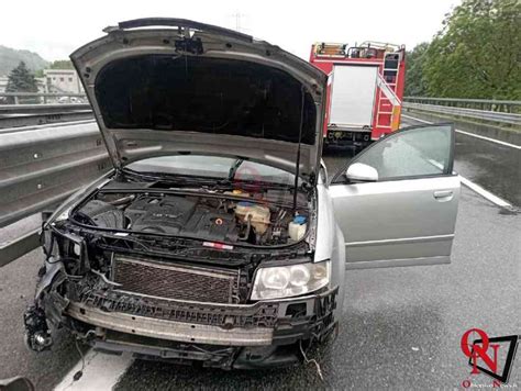 QUASSOLO A5 Auto Si Schianta Contro Il Guardrail