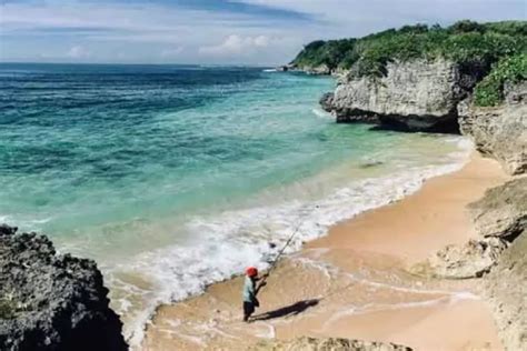 Lihat Siluet Garuda Wisnu Kencana Pantai Di Bali Dengan Sunset