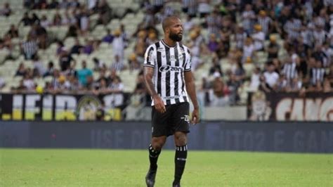 OFICIAL Santos anuncia a contratação do zagueiro Messias ex Ceará