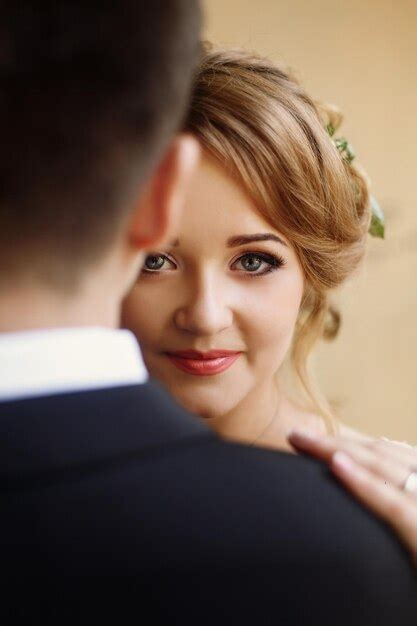 Premium Photo Beautiful Blonde Bride Portrait Closeup Of Gorgeous