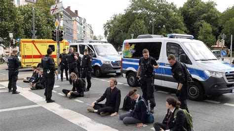 Polizei Gewerkschaft über Klima Kleber Letzte Generation zeige