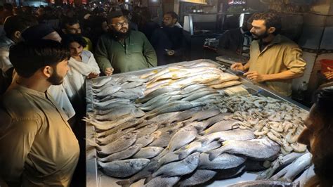 Fried Fish Grilled Fish Karachi S Biggest Seafood Street Street Food