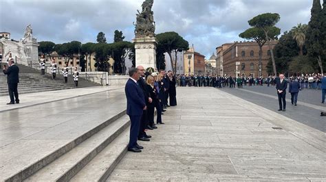 Aprile Mattarella Al Milite Ignoto All Altare Della Patria Video