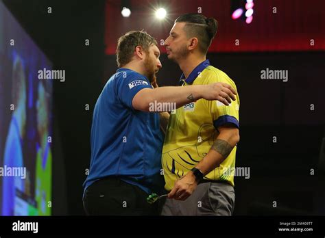 Cameron menzies darts hi-res stock photography and images - Alamy