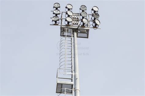 Типы и этапы установки мачт освещения
