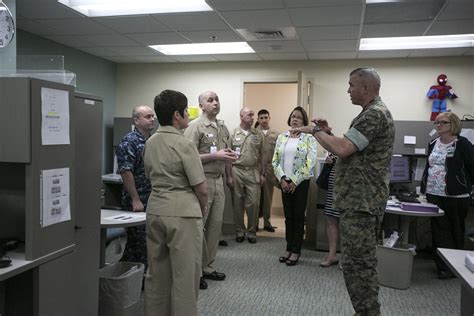 Commander Of U S Marine Forces Command Visits Naval Hospital Camp Lejeune