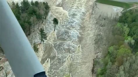 Pilot Captures Rushing Water Flowing Through Failed Edenville Dam Youtube