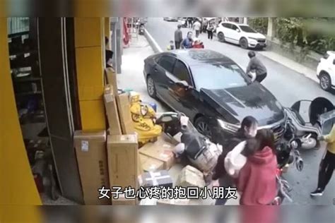 女司机误把油门当刹车，被撞女子的母爱让人感动！ 刹车 油门 母爱