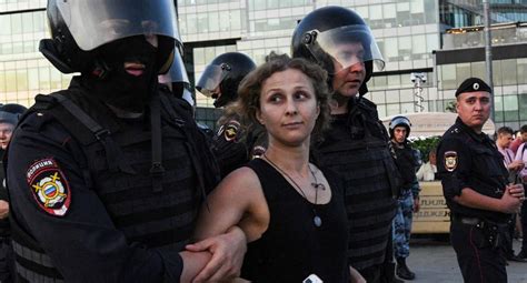 Pussy Riot Sueños de fuga María Aliójina y otros artistas que tuvieron que huir de regímenes