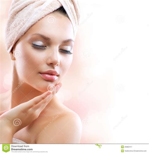 Menina Dos Termas Skincare Imagem De Stock Imagem De Aplique Bonito