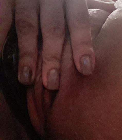 Verônica Morena Casada Deliciosa Colocou Uma Lingerie Branca Sexy e Exibiu Sua Rabeta Imensa