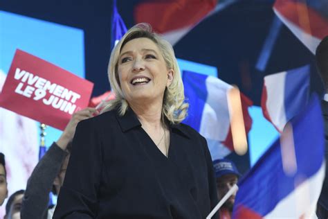 Photo Marine Le Pen Lors Du Meeting De Lancement De La Campagne Des