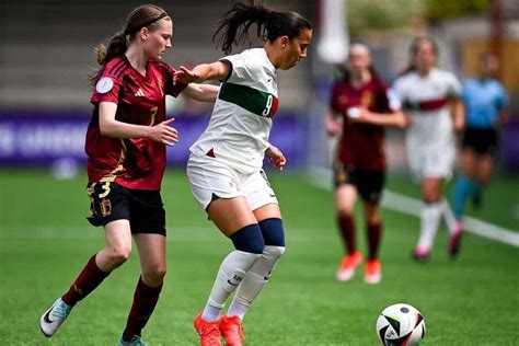 Feminino Portugal vence nos descontos e mantém se na luta no Europeu