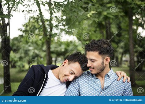 Delle Coppie Di Amore Concetto Gay All Aperto Fotografia Stock