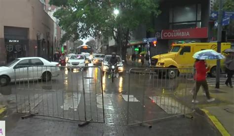 Caos de tránsito en la ciudad cortes en el microcentro por la visita