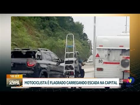 Irresponsabilidade no trânsito motociclista é autuado por transportar