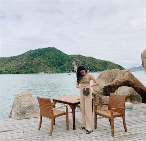 Sau khi bị soi dáng ngồi kém duyên nơi công cộng Á hậu Huyền My đăng ảnh diện bikini nhỏ xíu