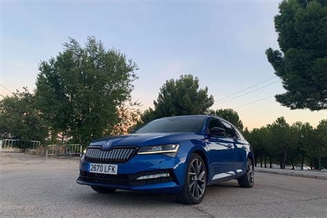 Prueba del Skoda Superb iV combi Sportline PHEV precio opinión datos