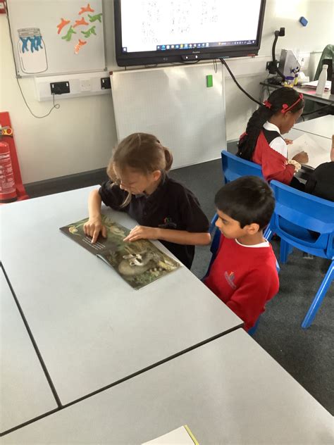 Reading Year 5 And Reception Moortown Primary School Leeds