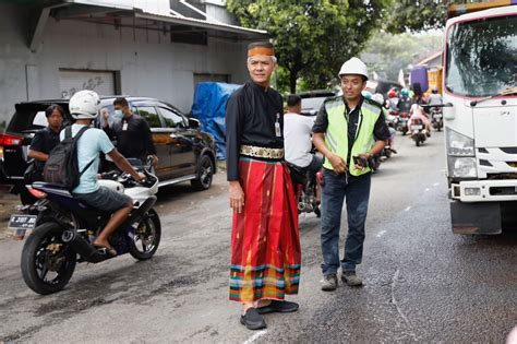 Ke Jepara Ganjar Sempatkan Cek Pekerjaan Jalan Untuk Kesiapan Mudik