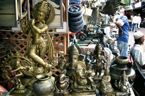 Chor Bazaar Mumbai: A Photo Walk Through and Guide