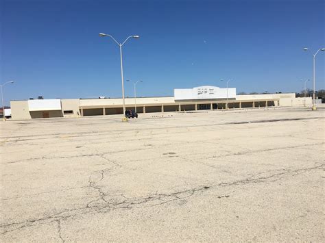 Vacant Kmart Joliet Illinois Kmart 4095 Opened On Septem Flickr