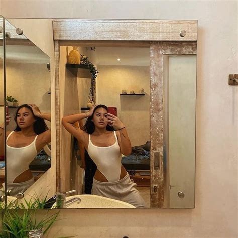 10 Hot Mirror Selfie Shots By Shafa Harris Sexy Showing Tattoos And Body Goals