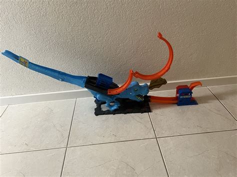 Hot wheels Dino Gebraucht in Bretzwil für CHF nur Abholung auf