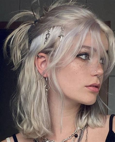 Pin Su Haarschnitte Y2k Idee Per Capelli Acconciature Grunge Stile