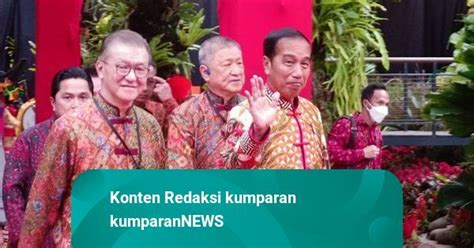 Kenakan Baju Cheong Sam Jokowi Hadiri Imlek Nasional Di Lapangan